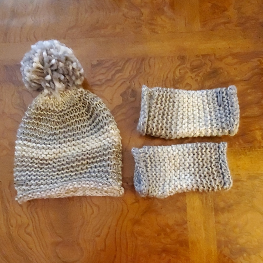 Hat and gloves